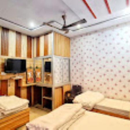Abhiraj Guest House Mathura Esterno foto