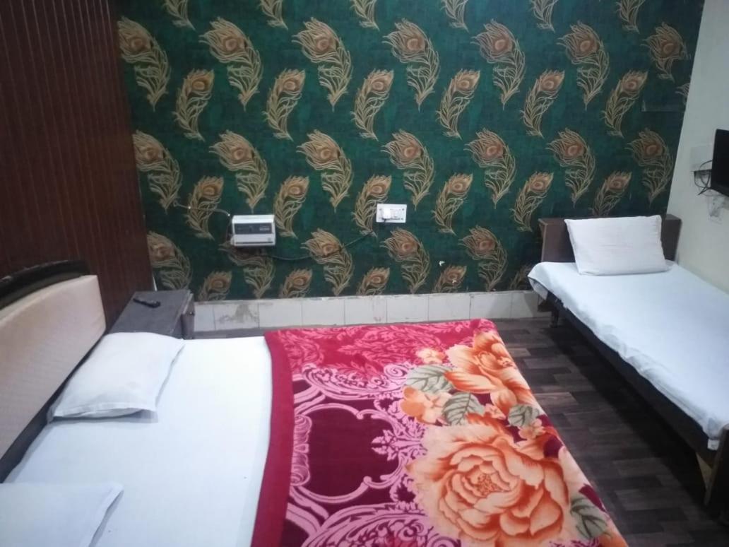 Abhiraj Guest House Mathura Esterno foto