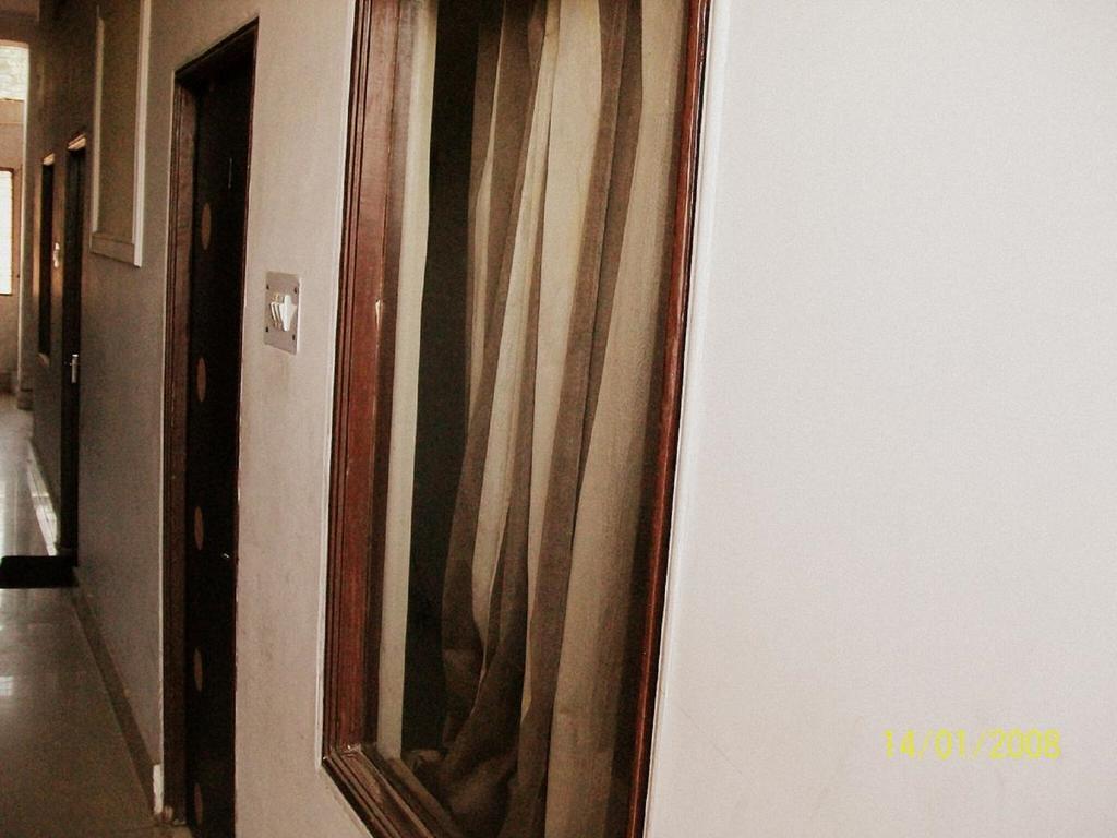 Abhiraj Guest House Mathura Esterno foto