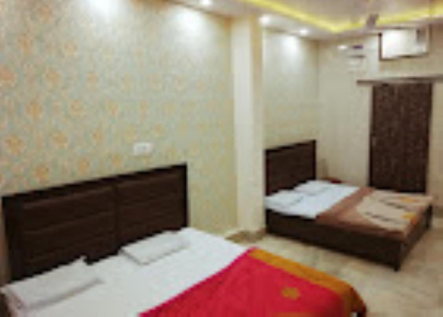Abhiraj Guest House Mathura Esterno foto